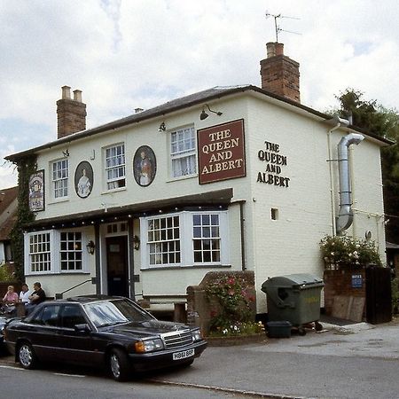 The Queen And Albert High Wycombe Extérieur photo