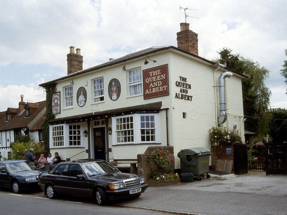 The Queen And Albert High Wycombe Extérieur photo