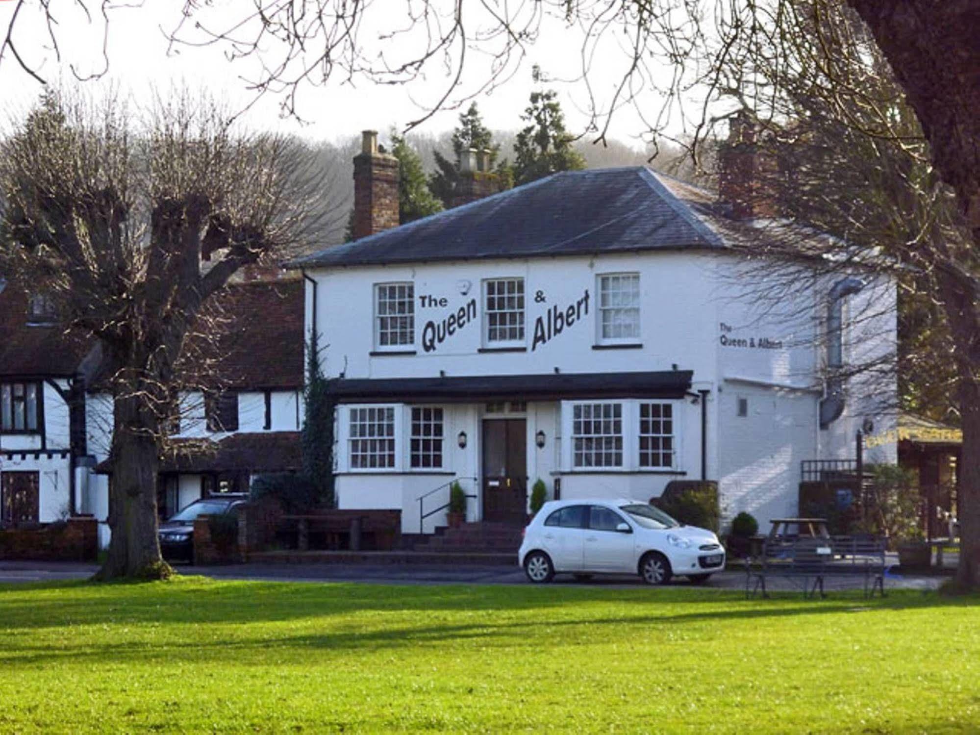 The Queen And Albert High Wycombe Extérieur photo